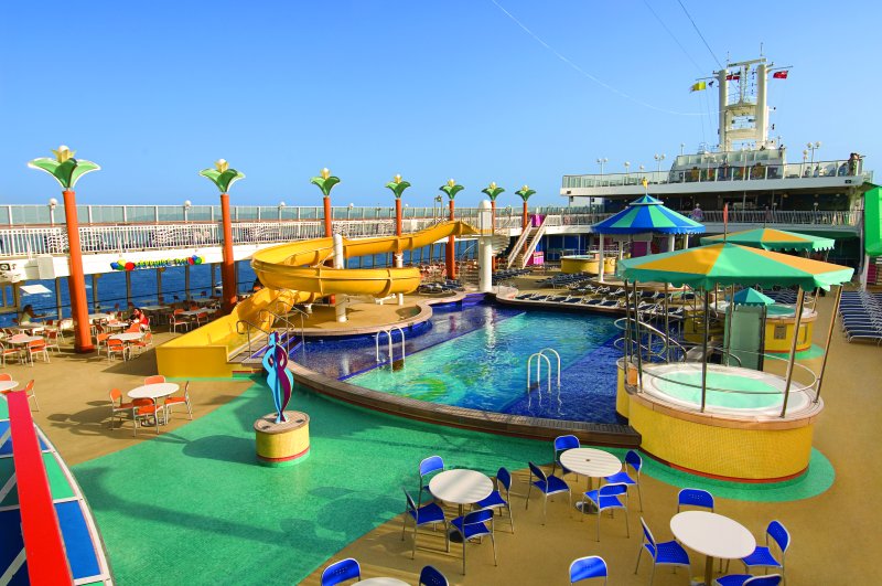 Norwegian Jewel Sapphire Pool