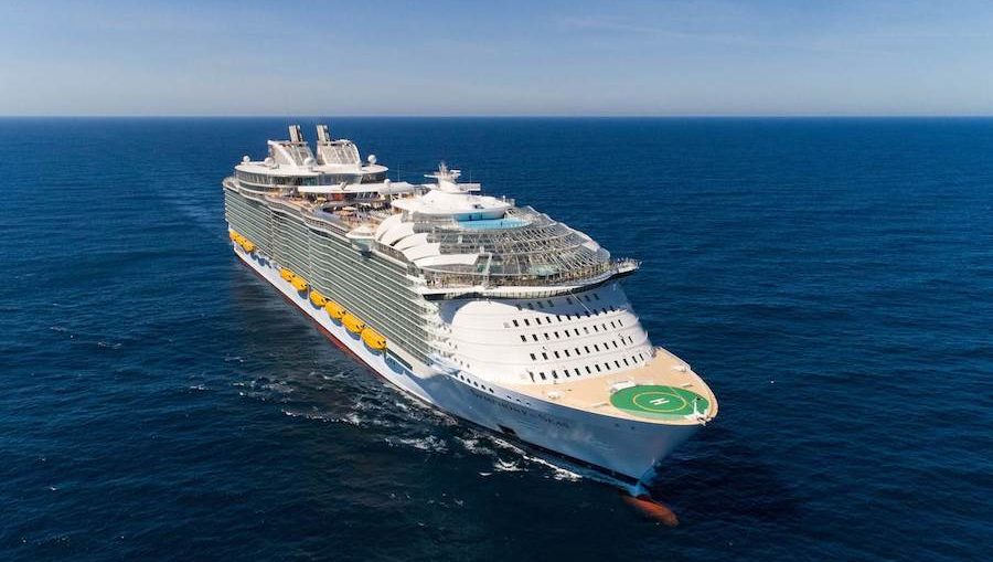 Größtes Kreuzfahrtschiff der Welt im Hafen von Miami